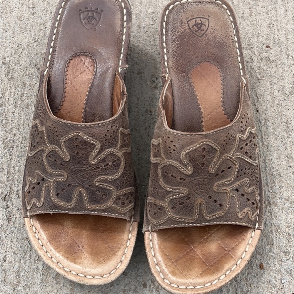 Ariat sandals size 6.5